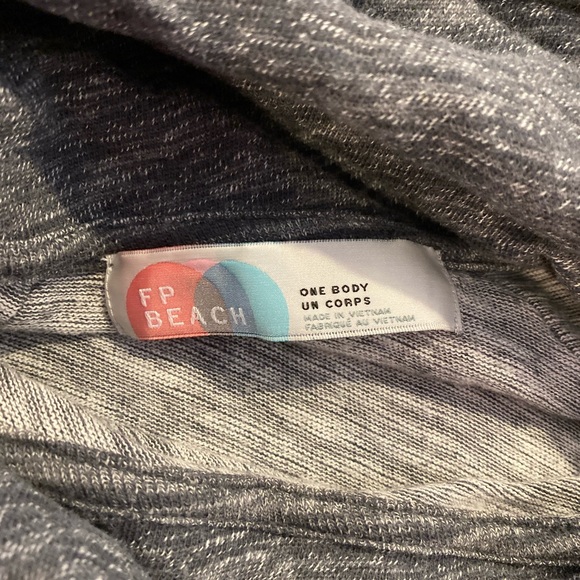 Free people cocoon neck charcoal long sleeve - Picture 2 of 3